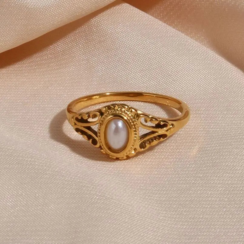 Iosefka 18K Gold Ring